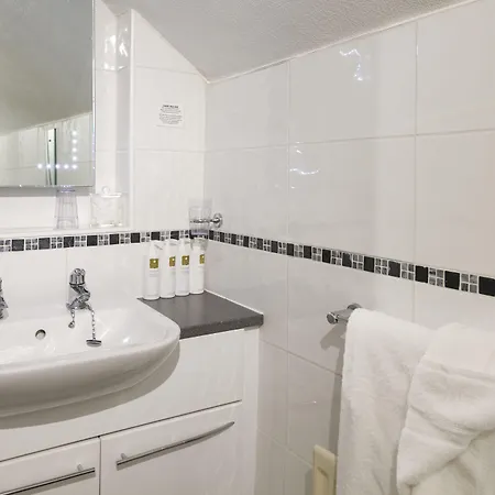 Elder Grove לינה וארוחת בוקר 4*