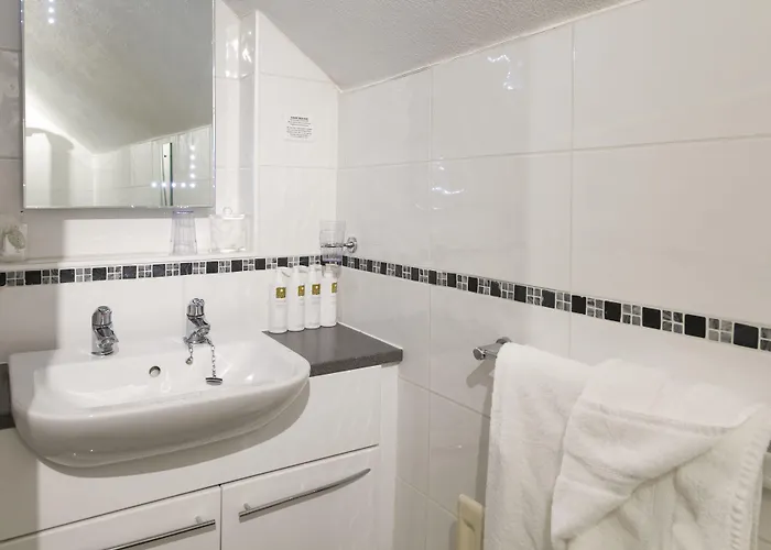 Elder Grove Bed & Breakfast 4*